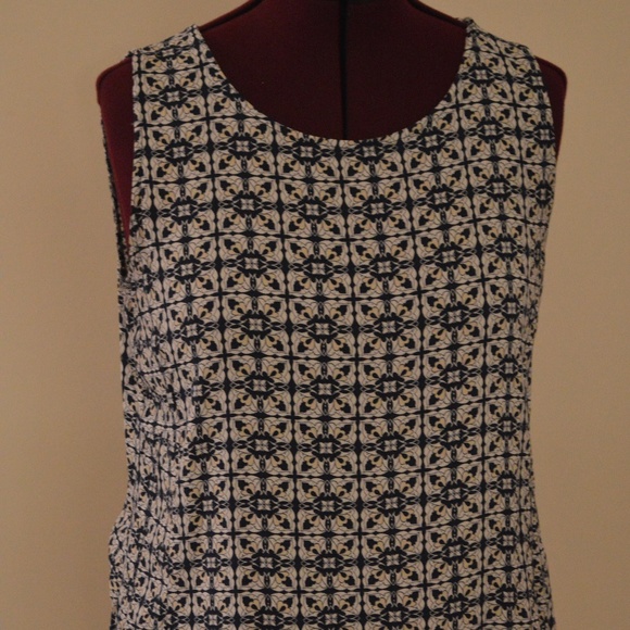 Liz Claiborne Tops - Liz Claiborne Navy/White Tank L